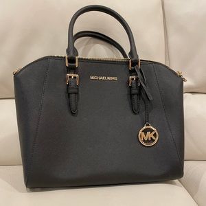 Michael Kors Blavk leather hand back with shoulder strap. NEW